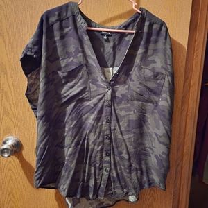 Size 2 torrid shirt